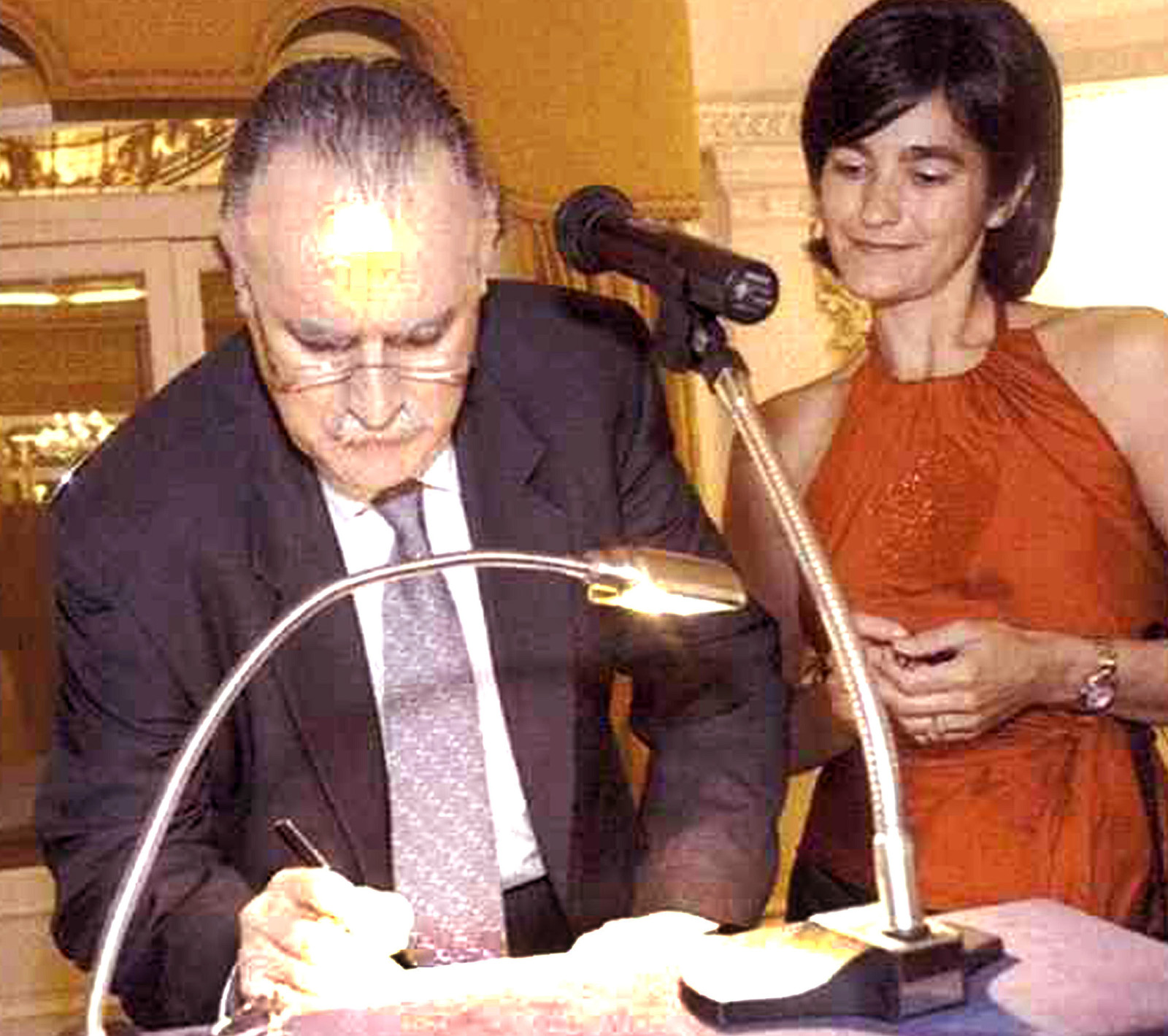 Alcalde Iñaki Azkuna con Mujer Siglo XXI