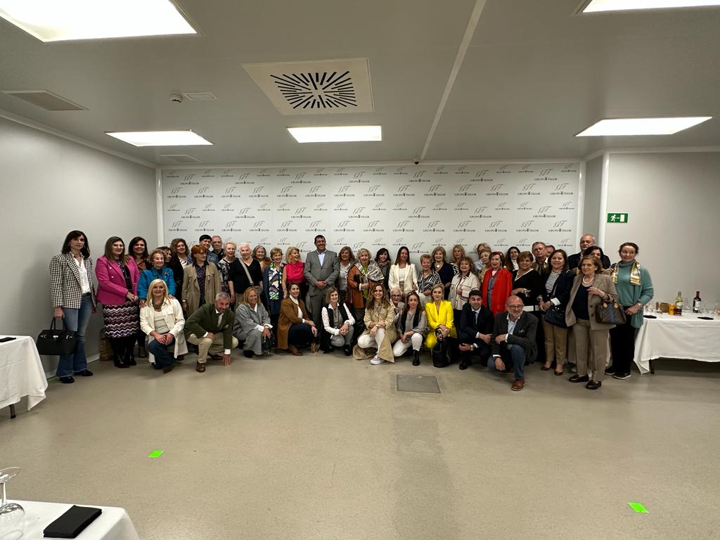 Visita de la Asociación Mujer Siglo XXI a laboratorios TEGOR